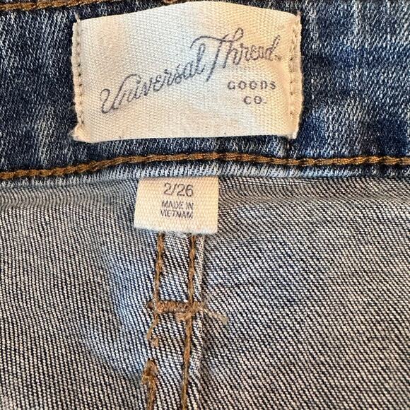 Universal Thread Medium Wash Distressed High-Rise Midi Denim Shorts US Women's 2 - Picture 5 of 6